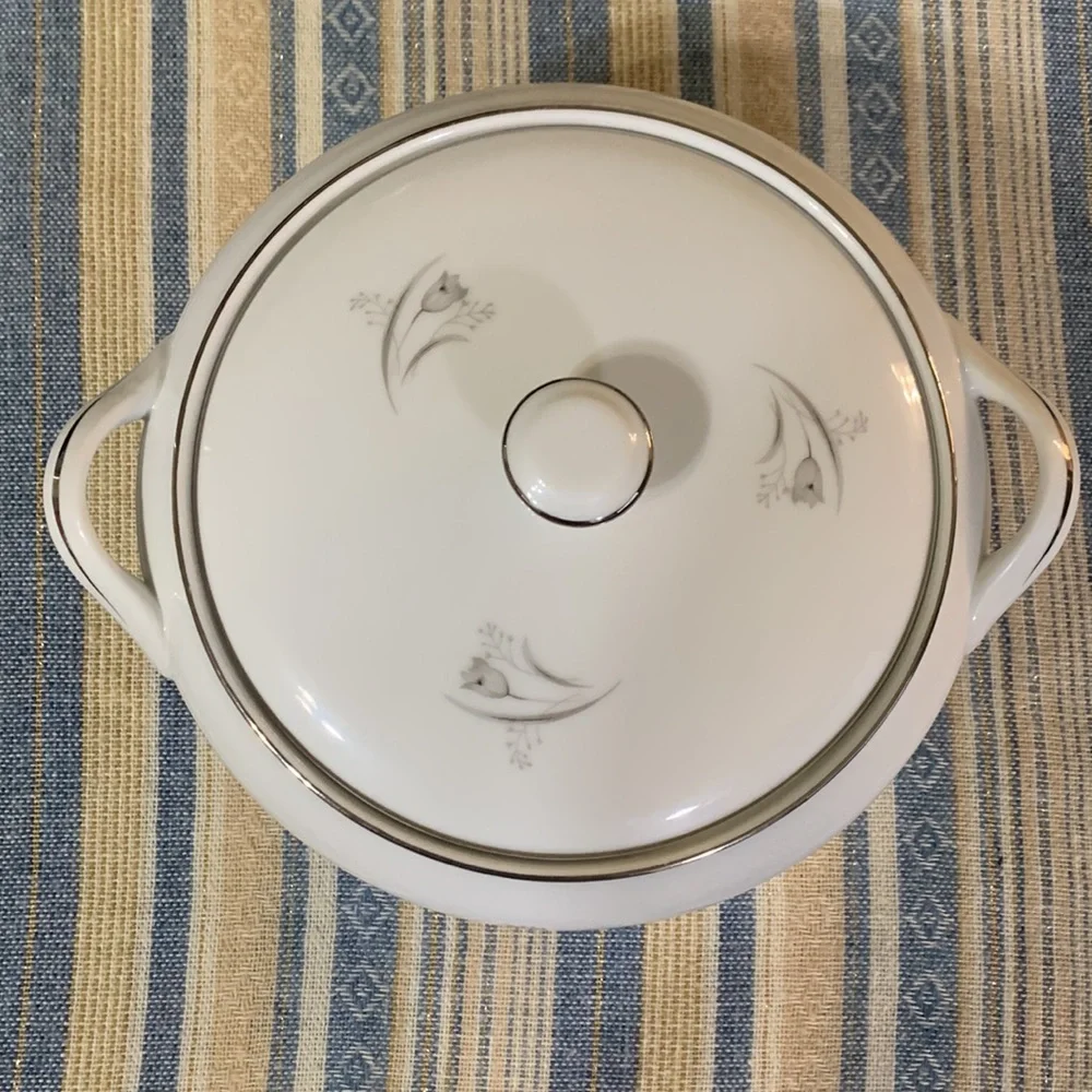 Creative‎ Royal Elegance Fine China Serving Dish with Lid